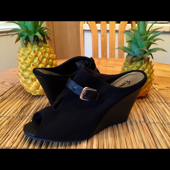 FIONI BLACK WEDGE, PEEP TOE 9.5 - Picture 2 of 6
